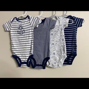 4pc Carters 9 mon Onesie Bundle